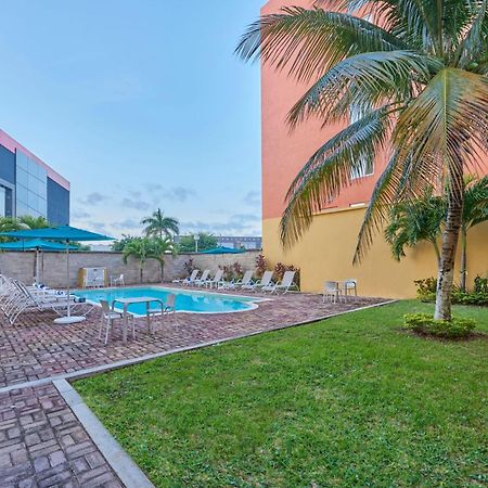 City Express Junior By Marriott Cancún Eksteriør billede