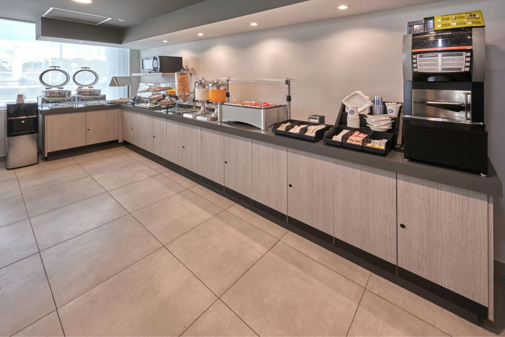 City Express Junior By Marriott Cancún Eksteriør billede